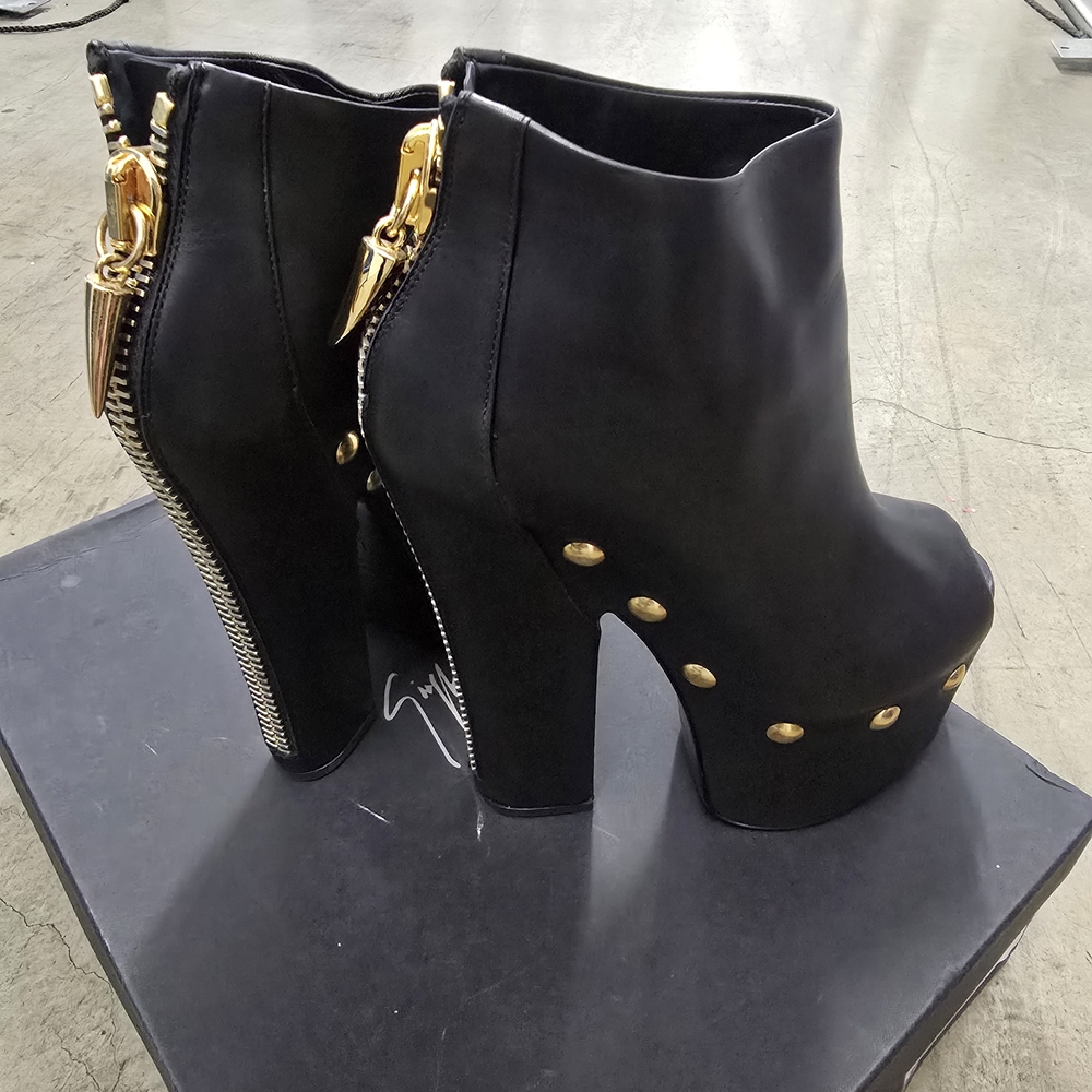 💜PRICE IS FIRM! 🩷GIUSEPPE ZANOTTI🩷- BLACK LEATHER PLATFORM  37/Fits Like 6